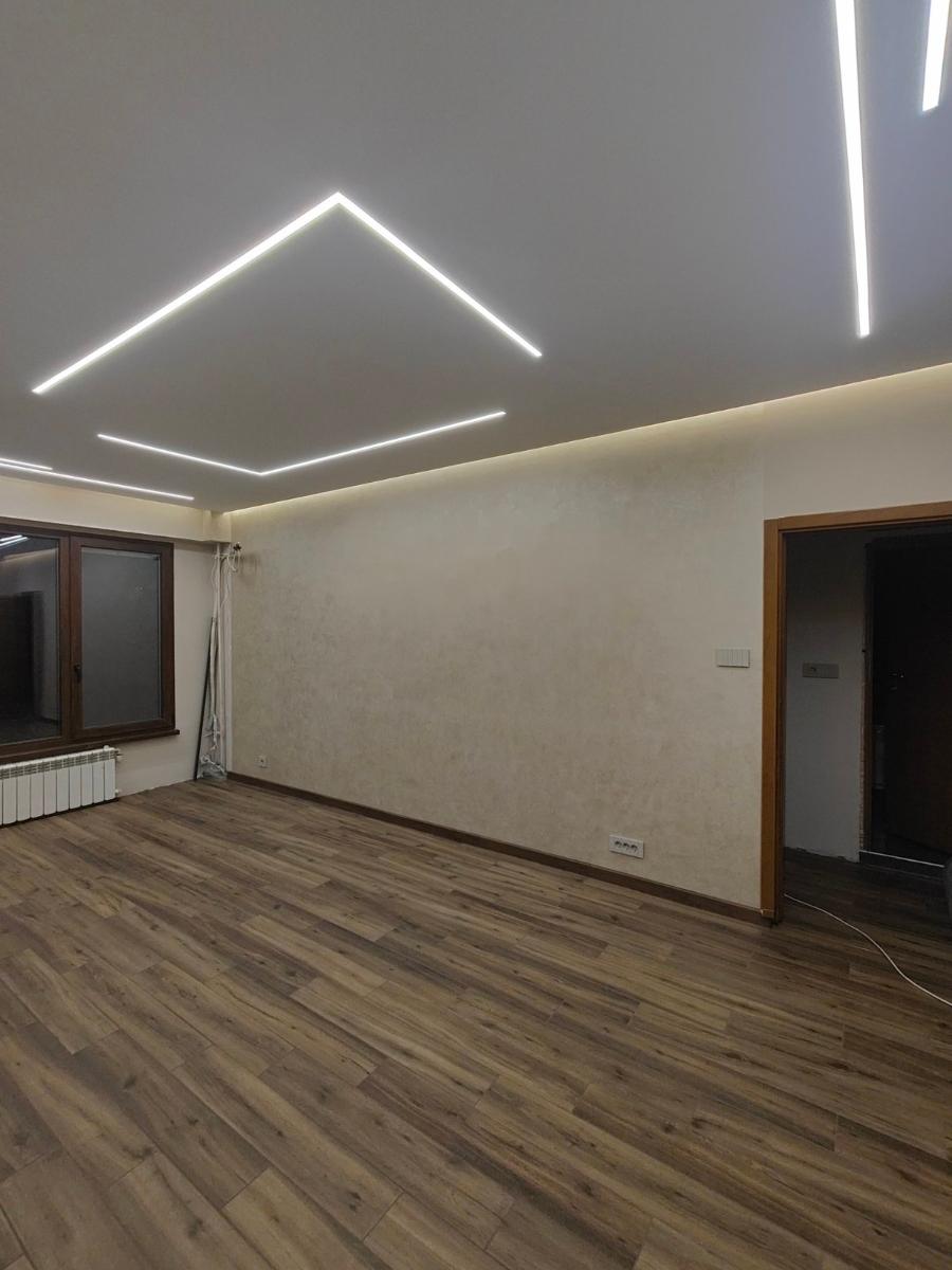 Окачен таван с LED осветление